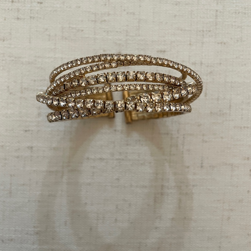 ➡️ Elegant Gold and Silver Crystal Bracelet